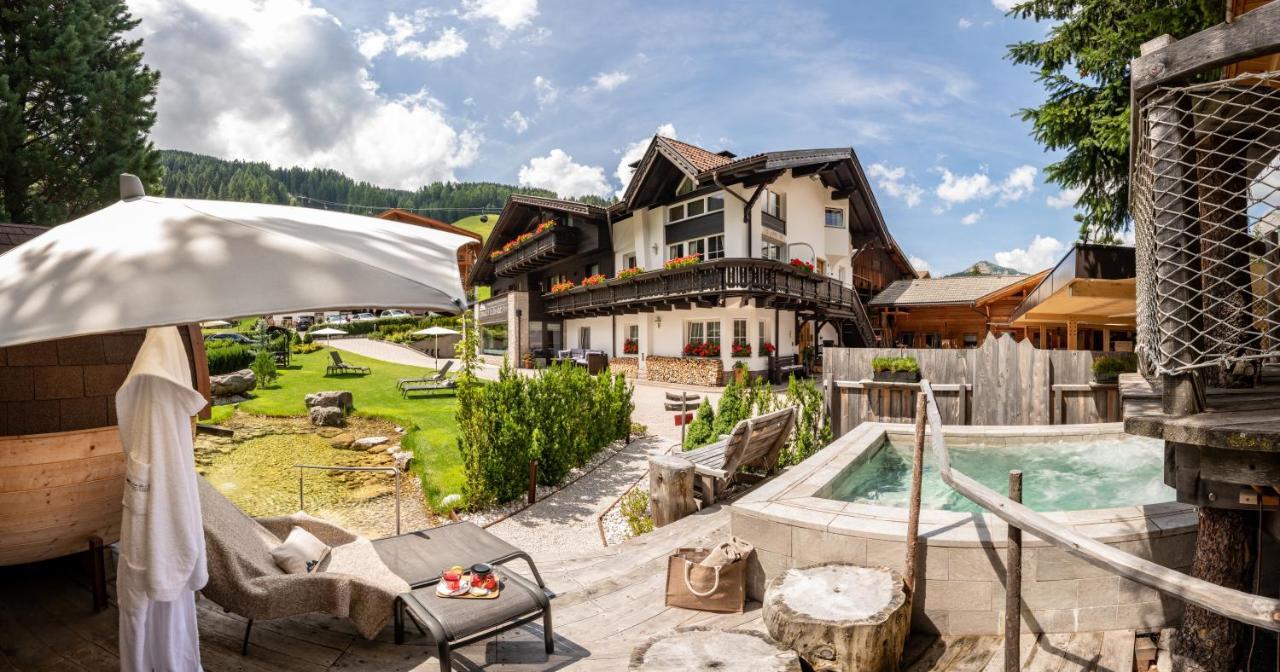 Chalet Elisabeth Dolomites Alpin & Charme Selva di Val Gardena Exterior foto
