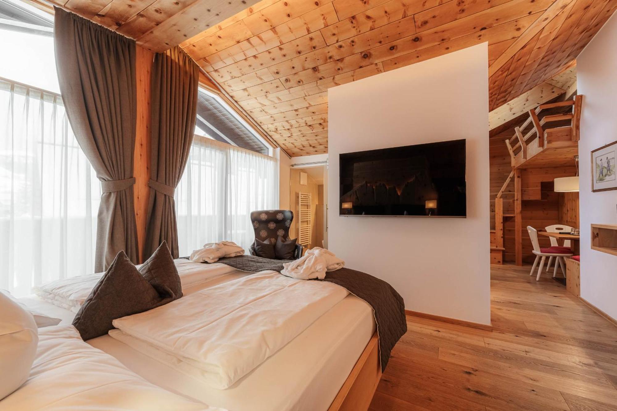 Chalet Elisabeth Dolomites Alpin & Charme Selva di Val Gardena Exterior foto